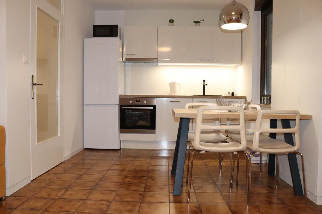 Apartments Zvezdica*** With Garden ザンブラティヤ エクステリア 写真