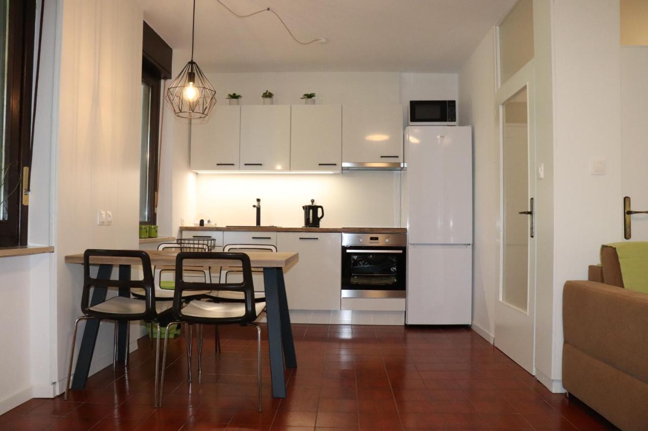 Apartments Zvezdica*** With Garden ザンブラティヤ エクステリア 写真