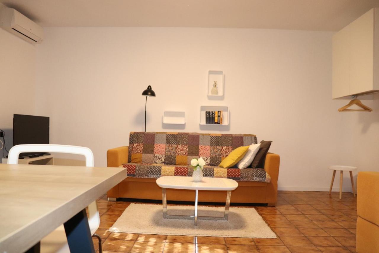Apartments Zvezdica*** With Garden ザンブラティヤ エクステリア 写真