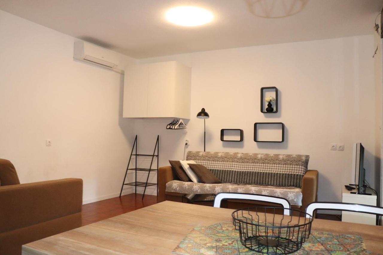 Apartments Zvezdica*** With Garden ザンブラティヤ エクステリア 写真