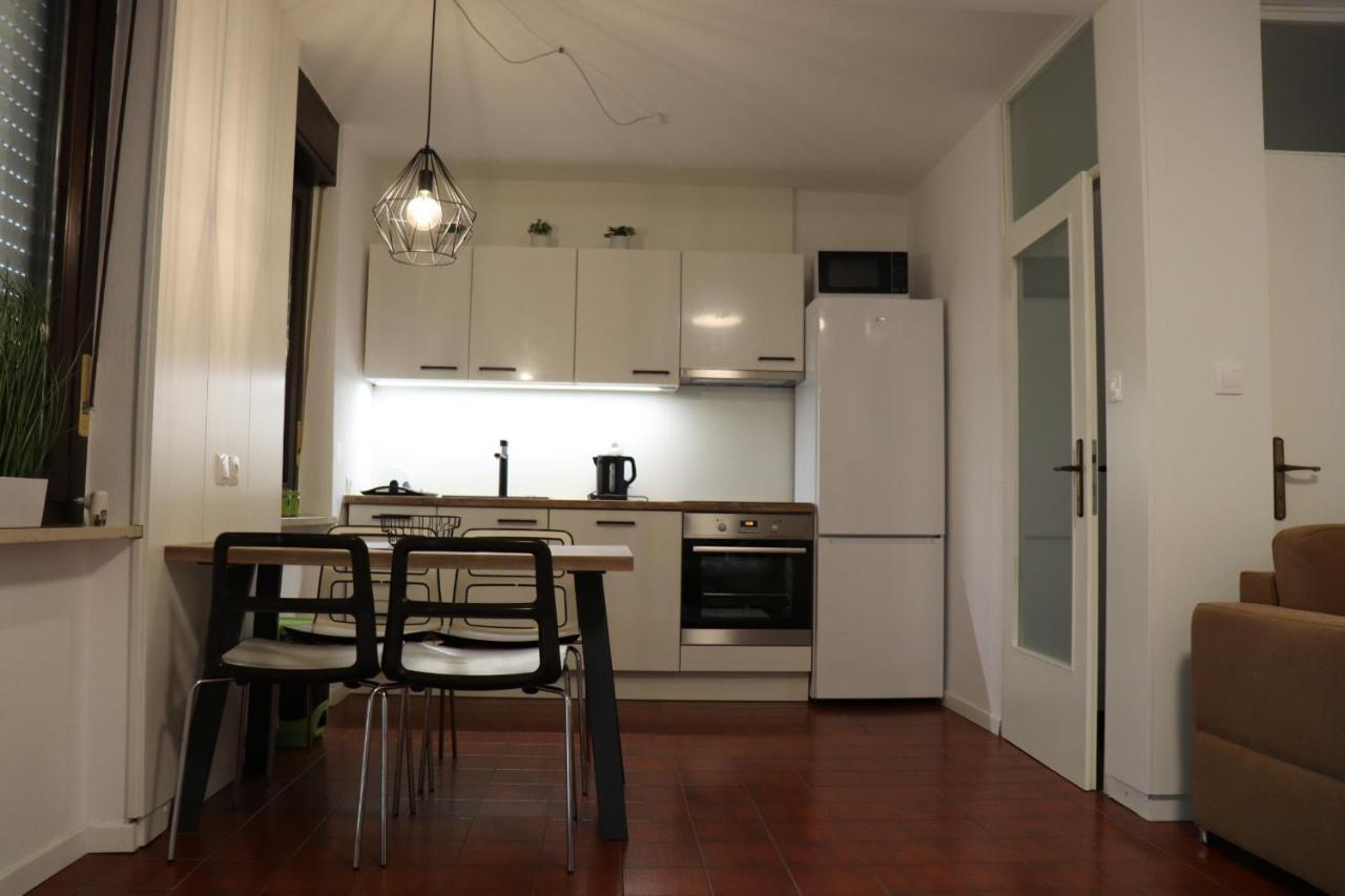 Apartments Zvezdica*** With Garden ザンブラティヤ エクステリア 写真