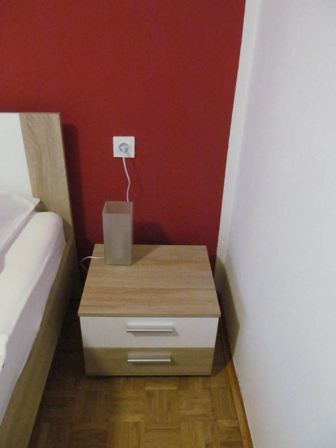 Apartments Zvezdica*** With Garden ザンブラティヤ エクステリア 写真
