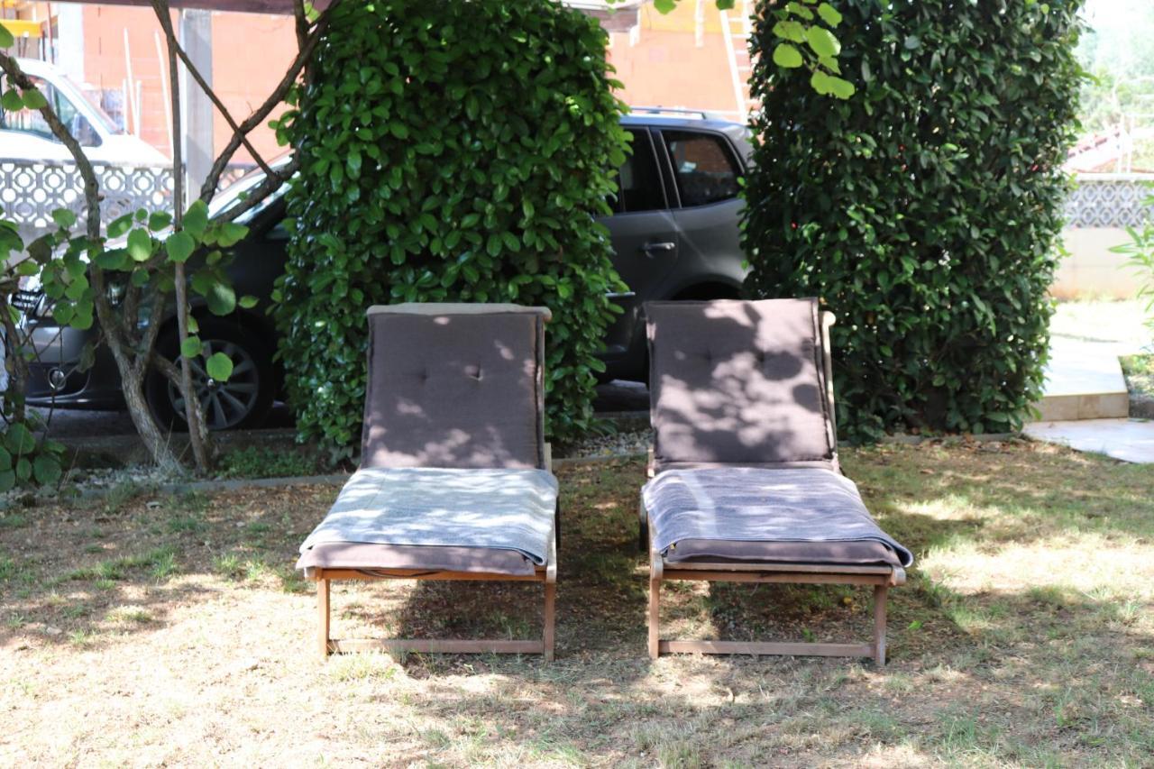 Apartments Zvezdica*** With Garden ザンブラティヤ エクステリア 写真