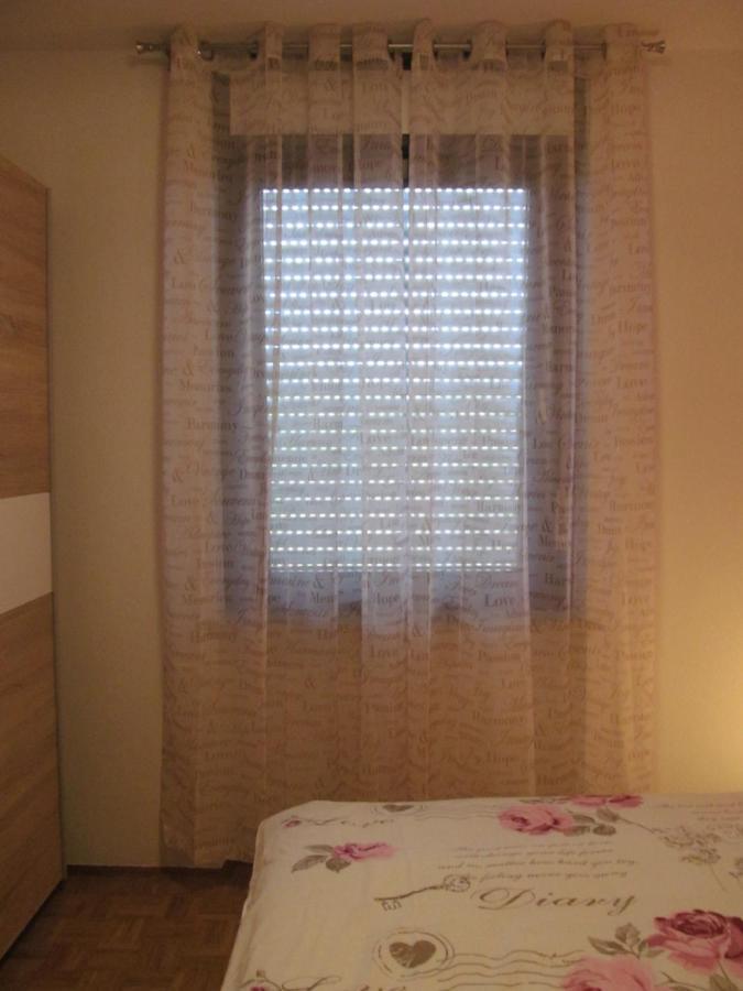 Apartments Zvezdica*** With Garden ザンブラティヤ エクステリア 写真