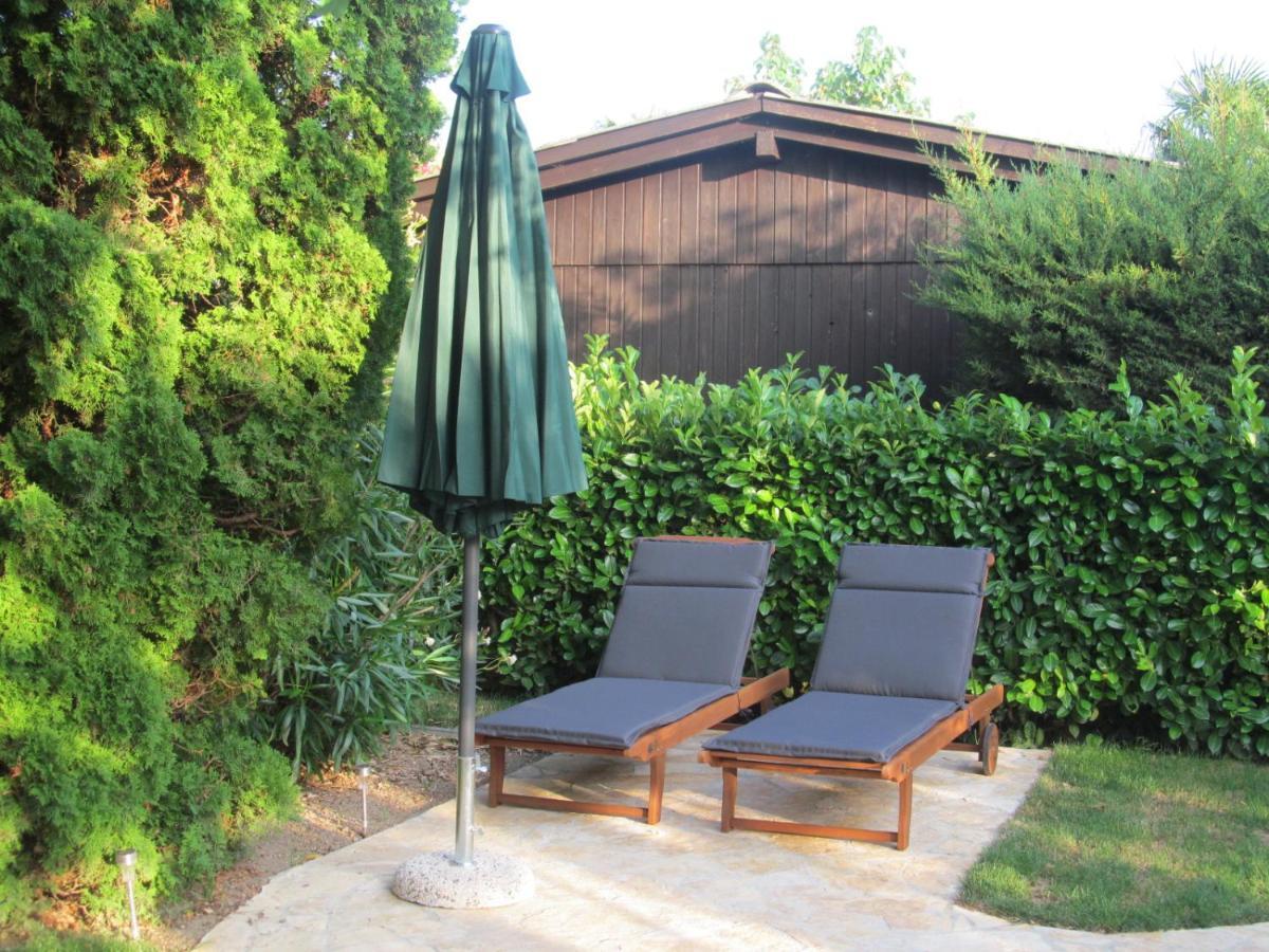 Apartments Zvezdica*** With Garden ザンブラティヤ エクステリア 写真